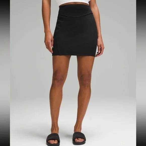 Lululemon scuba mini skirt - Picture 1 of 4